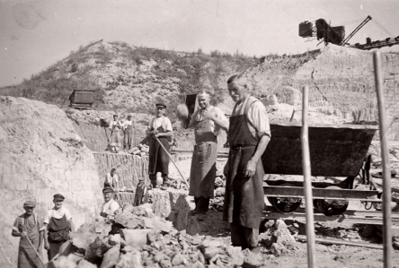 Arbeiter in der Tongrube Skoplau