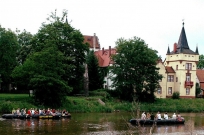 Vorbei am Schloss Podelwitz