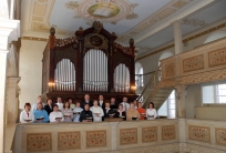Der Kirchenchor vor der Orgel